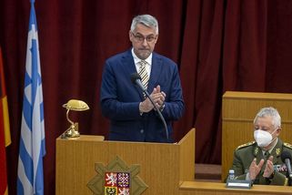 Na vnitro zamíří Metnar, obranu povede exgenerál Zůna - Novinky