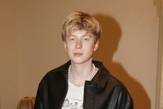 Adam Mišík už prý není sám. Randit má s účastnicí Love Islandu, která si ve vile našla lásku