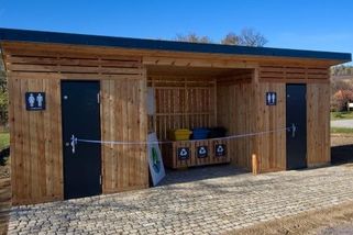 V parku Podyjí ničili močící turisté přírodu. Pořídili jim proto supermoderní toalety - Novinky