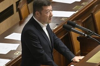 Okamura na Národní nepřijde, zúčastní se piet u Hlávkovy koleje a v Ruzyni