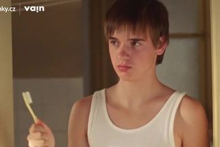 VTIP: "Jsem ti to sundání vlajky chtěl svěřit, smrade," hřímá Okamura