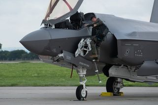 Nákup amerických letounů F-35 je rozhodnutá záležitost, říká Havlíček