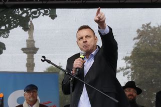 Odškodné a možná i pouta a trest, říká Macinka na Rajchlovo porno. Ozvali se i další