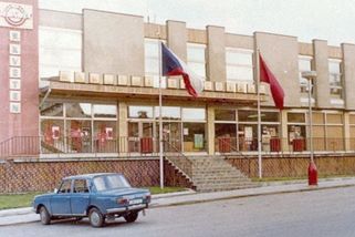 Jak se nakupovalo za socíku? Fronty na banány, uhlí na příděl a podpultovky