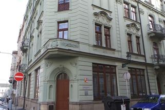 Žalobce z Plzně nazval svoji šéfovou paňmámou. Není to urážka, zastal se ho soud - Novinky