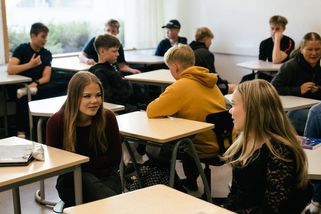 „Ve škole se o válce nemluví.“ Ve Finsku nutili ukrajinskou dívku zpívat rusky - Novinky