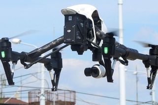 V Chorvatsku budou řidiče tiše kontrolovat roje dronů. Uvidí i dění v autě - Novinky