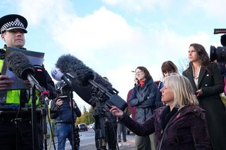 Ve vlaku do Londýna útočili dva Britové. Nic nenasvědčuje tomu, že šlo o terorismus, uvedla policie - Novinky