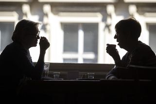 Nealko a káva v hospodách a kavárnách může zlevnit - Novinky