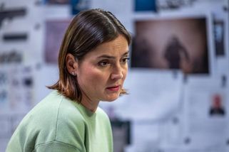 Ulice: Policistka Karla uvažuje o pěstounské péči. Manželovi dělá z bytu dětský domov