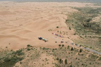 Fotky: Čína ve velkém „zazeleňuje“ poušť, pastevcům to vadí - Seznam Zprávy