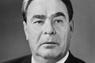 Brežněvovo tělo dvakrát vypadlo z rakve. Velkolepým pohřbem otřásl skandál s miliony svědků - Médium.cz