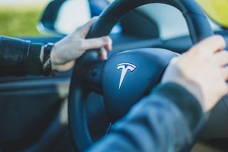 Musk začíná couvat? Vaše obchodní válka nám škodí, vzkázala Tesla Trumpovi