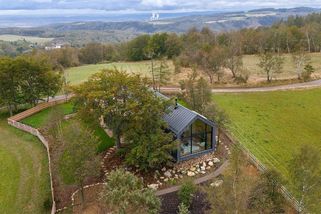 Skrytý poklad v Krušných horách. Z chátrající chaty vznikl architektonický skvost - Novinky