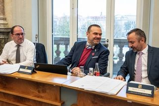 Fialova vláda a rozpočty. Ministři schválili peníze pro fond dopravní infrastruktury