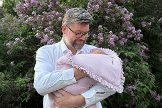 Jiří Pospíšil neváhal opustit živé vysílání. Během debaty musel uklidnit plačící dcerku Medu