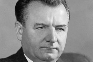 Co komunisté ve volbách 1946 slíbili a poté nedodrželi. Ráj prosperity nenastal - Médium.cz