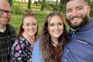 Polyamorní rodina se skládá ze čtyř rodičů a čtyř dětí. Nemám ponětí, kdo je otcem mého nejmladšího, přiznává žena - Super.cz