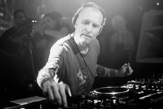 Zemřel DJ Tráva. V Česku po revoluci proslavil house a techno hudbu - Seznam Zprávy