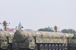 Čína výrazně zvýšila počet míst, kde vyrábí rakety, ukázaly satelity - Novinky