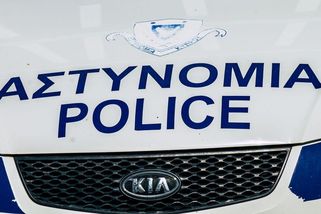 Řidič je natočil při sexu ve služebním autě. Kyperský policista s policistkou jsou mimo službu - Novinky