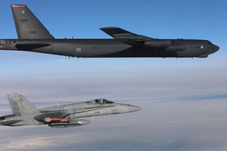 USA nacvičovaly 50 kilometrů od ruských hranic údery z bombardéru B-52 - Novinky