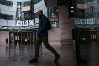 Britská BBC se otřásá. Co spustilo rezignace v jejím vedení? - Seznam Zprávy