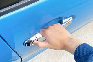 Podvodníci mají nový trik s klíčem od auta: Stačí pár sekund a vůz vám zmizí nepozorovaně z garáže - EnergoZrouti.cz