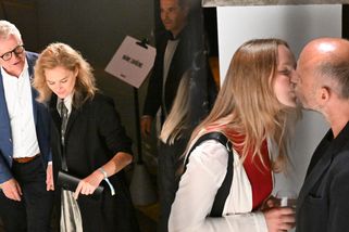 Zamilovaní Ployhar, Witowská či Janák vyvedli drahé polovičky: Polibky, hlazení a láska – eXtra.cz