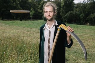 Rakev z proutí, místo kremace louka. Přibývá Čechů, kteří chtějí jiný pohřeb - Seznam Zprávy