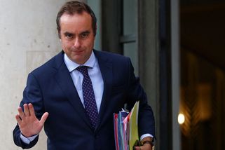 Francie může mít nového premiéra do 48 hodin, řekl odcházející Lecornu - Seznam Zprávy