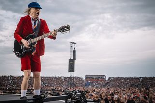Recenze: AC/DC zestárli, ale nezklamali. Na koncertu v Praze stříleli z děla - Seznam Zprávy
