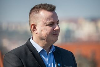 Naši občané začínají mít hluboko do kapsy. Musíme začít velmi rychle něco dělat, tvrdí šéf PRO Rajchl