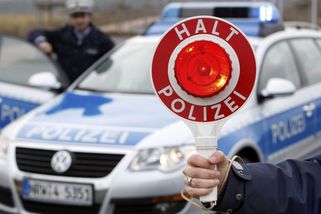 Pár se za jízdy po německé dálnici oddával sexu. Při rychlosti 140 km/h - Novinky