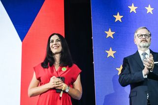 Odcházející vláda se balí. Fiala zůstává na univerzitě, kolik dostanou a jak dlouho mají ochranku? - Echo24.cz