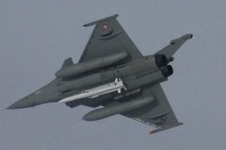 Francouzi ukázali nejnovější raketu s plochou dráhou letu. Je určena pro jaderné hlavice - Novinky