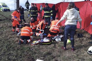 Motorkář zemřel po nárazu do nelegálního billboardu. Nový zákon nepomáhá - Seznam Zprávy