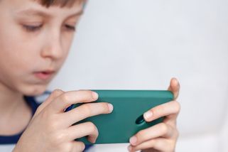 Šestileté děti vyrábějí porno, popisuje policista. Napodobují, co najdou na internetu - Novinky