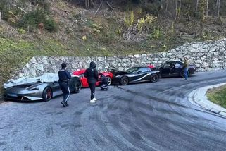 Dražší nehodu jen tak neuvidíte. V Rakousku bourala auta v hodnotě více než 400 nových fabií, škoda je šílená - Garáž.cz