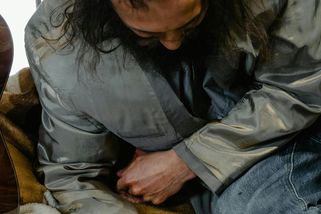 Když už jsme u rychlých a zaručených řešení, jak vyřešit bezdomovectví - „Prostě jim dejte domy!“ - Médium.cz