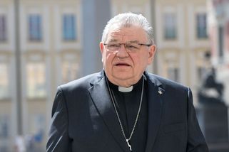 StB šokovalo, co doma u Duky našla. „Ponorku zasáhlo torpédo,“ odvětil kněz - Seznam Zprávy