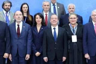 Rumunská europoslankyně se sešla s Medvěděvem. Pochlubila se jeho „pozoruhodným“ gestem - Novinky