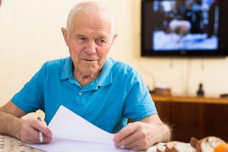 V kolika letech půjdou lidé do penze a jak to chce změnit budoucí koalice - Novinky