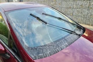 Nové stěrače hned nepotřebujete. Jednoduchý trik prodlouží jejich život až trojnásobně