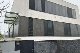 Krejčíř živoří za mřížemi v JAR, byznys v Česku převzal syn - Novinky