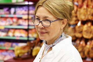 V obchodě jsme zaměstnali seniorku na pokladnu. Za měsíc řekla, že za nízkou mzdu už pracovat nebude - Médium.cz