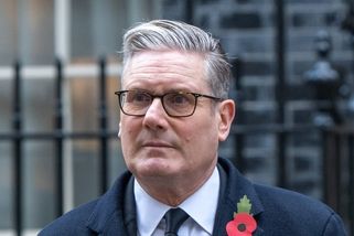 Skončí Starmer v čele Británie? Je rekordně neoblíbený a labouristé zvažují jeho výměnu