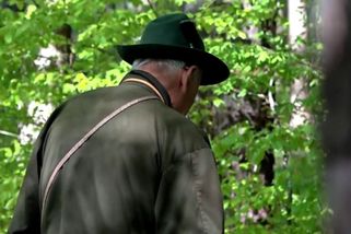 Myslivec mířil kulovnicí na jelena, do hlavy však střelil kolegu. Policie odhalila první detaily