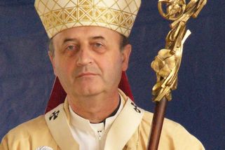 Sexistický výrok arcibiskupa Graubnera na pohřbu kardinála Duky - Médium.cz