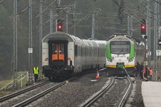 Za výbuchem na polské železnici stáli Ukrajinci, oznámil Tusk. Podle něj spolupracovali s Rusy